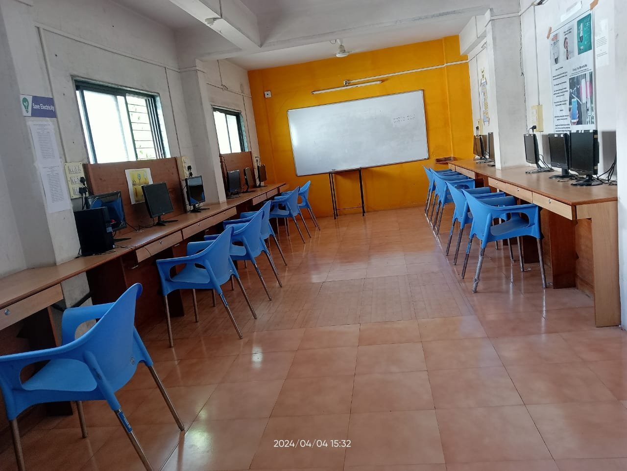 Internet research area with high-speed connectivity setup